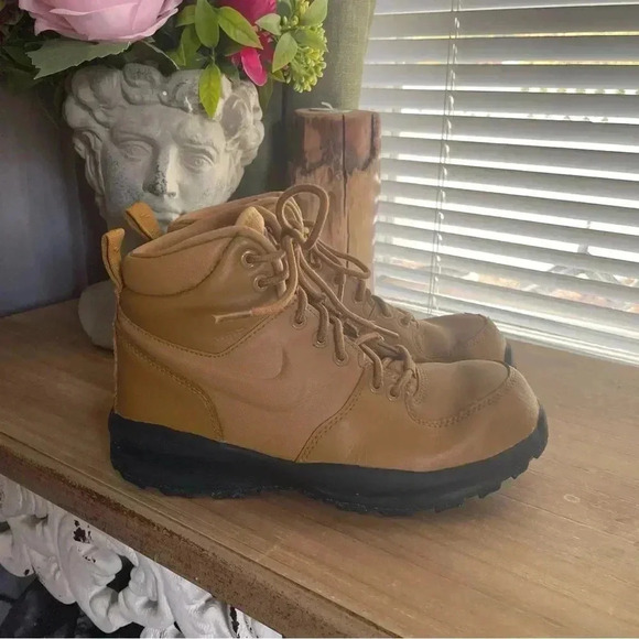 Nike Manoa LTR Big Kids' Boots Tackle Cold Wet Weather Size 4.5 Youth - Picture 15 of 17